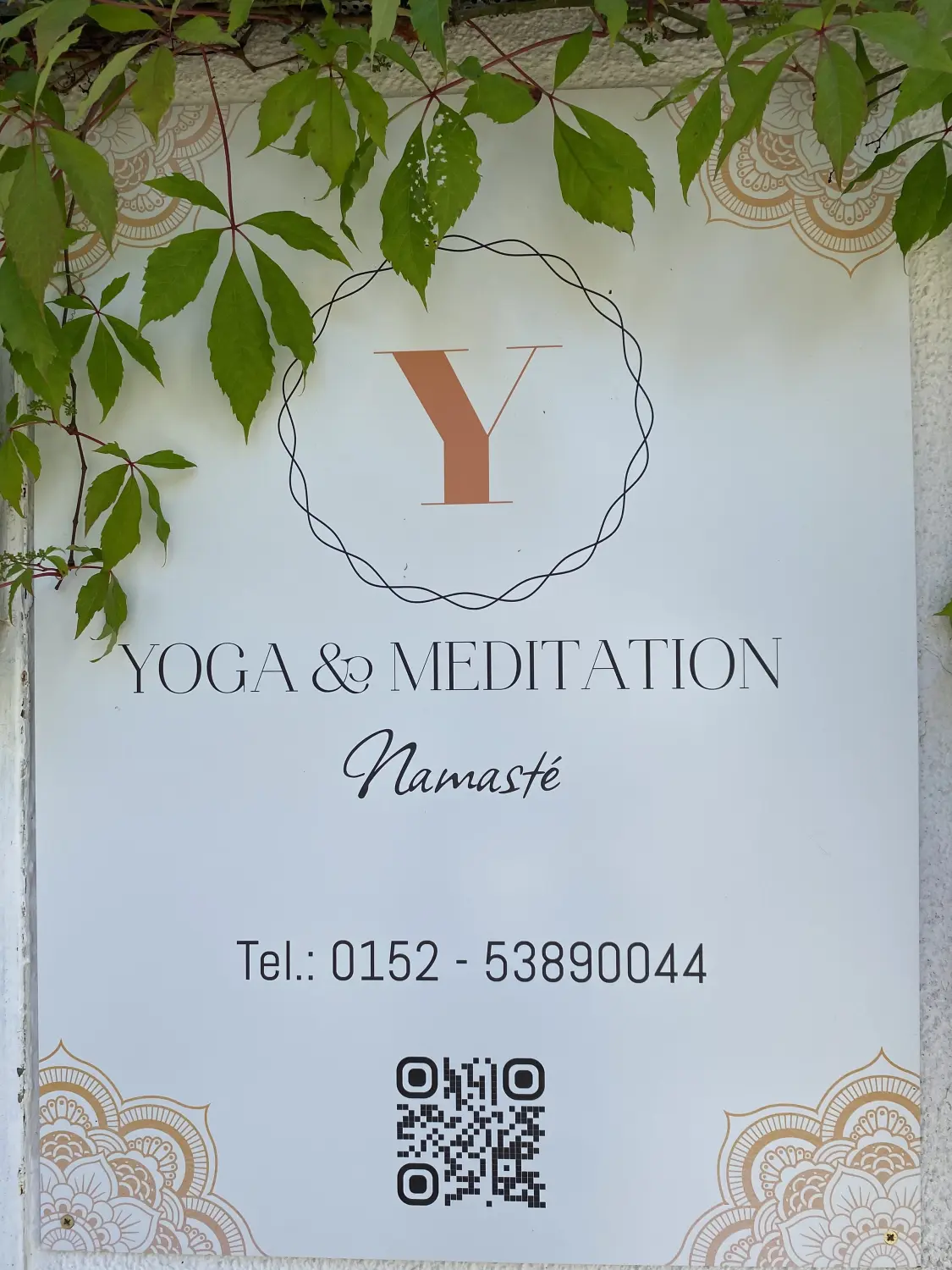 Eingangsschild des Yogastudios Im Siepen 22, Herdecke